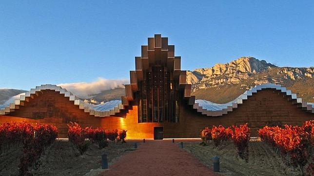 Conoce las impresionantes Bodegas Ysios y su filosofía vitivinícola única