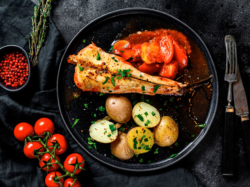 Delicioso rape cocinado con un toque de vino tinto