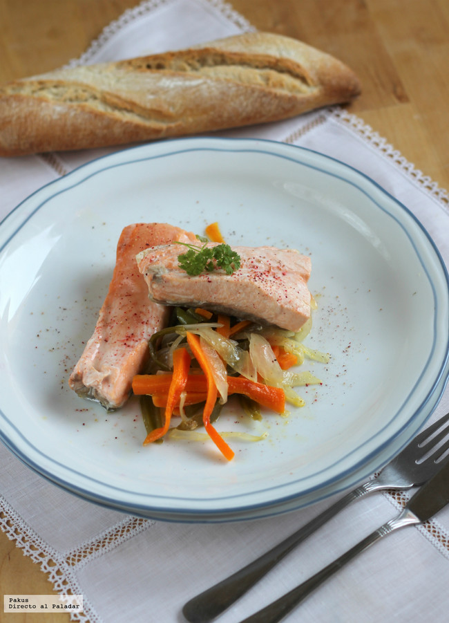 Salmón a la plancha con salsa de vino blanco y enebro: una deliciosa combinación para tu paladar