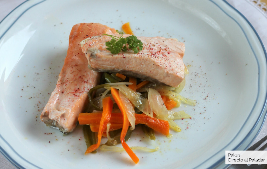 Salmón al horno con vino blanco: una deliciosa receta en papillote