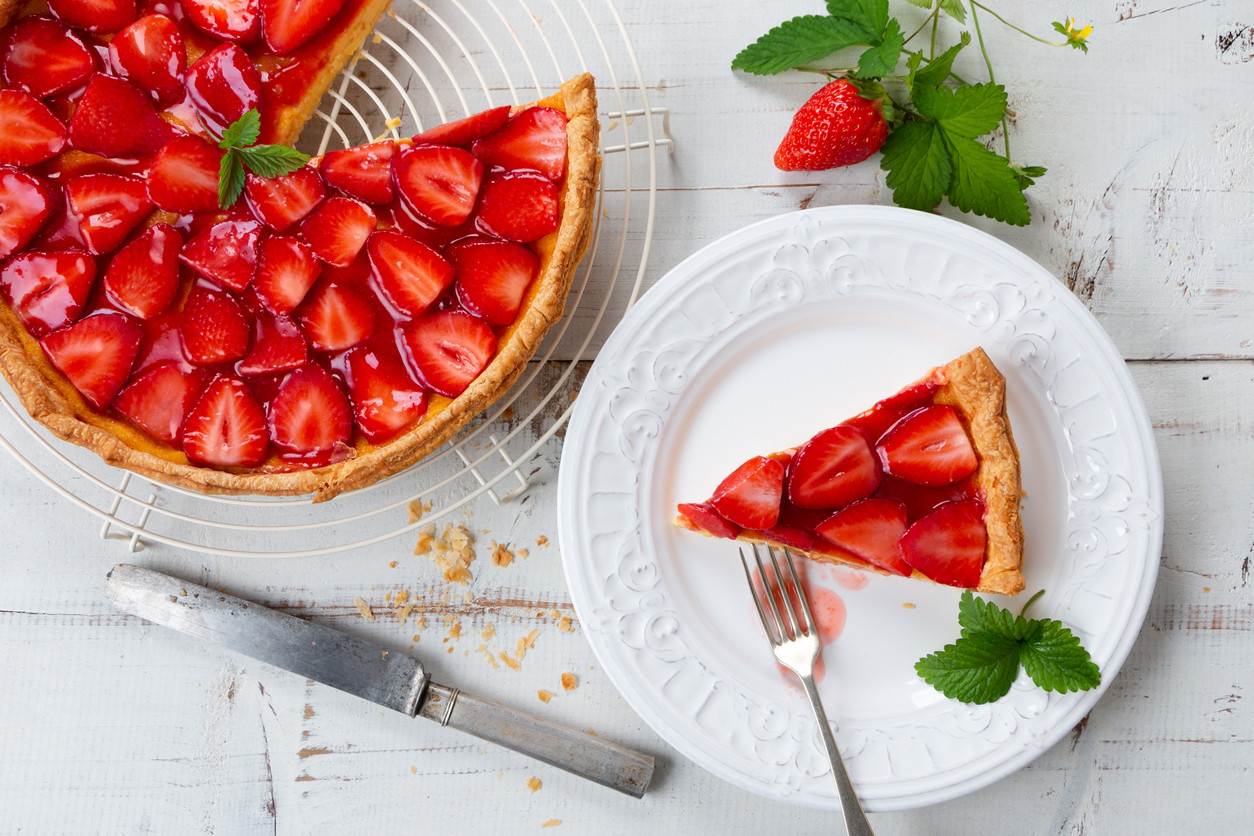 Tarta de fresas irresistibles con un toque de vino tinto