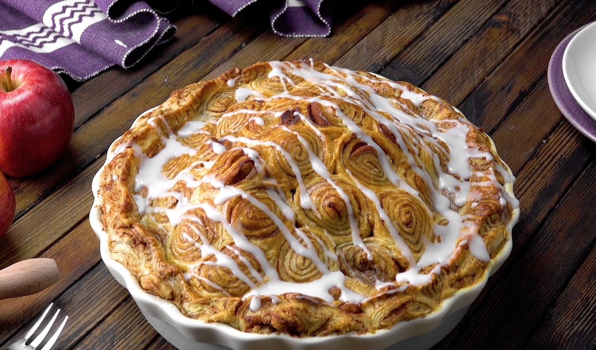 Tarta de manzana con vino tinto y crumble de canela: una deliciosa combinación de sabores